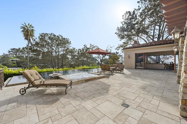 271 Ocean View Ave, Del Mar CA: https://media.crmls.org/mediaz/5358f7f9-326d-4336-9086-b3650001abb9.jpg