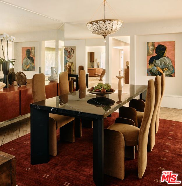 1117 N Beverly Drive, Beverly Hills CA: https://media.crmls.org/mediaz/535909b3-9da1-40e7-bd03-4ac33627a02b.jpg