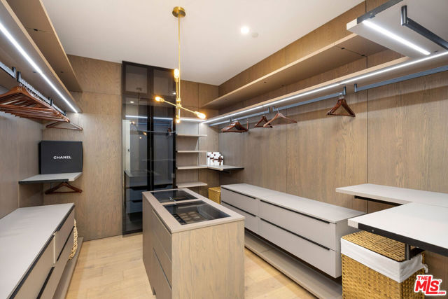 4527 Simpson Avenue, Studio City CA: https://media.crmls.org/mediaz/5359b878-10ad-4241-97c9-1bf6ceda81ef.jpg