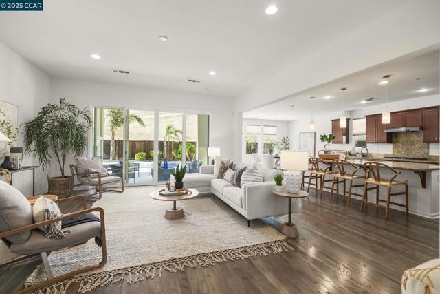 2968 Alves Ranch Rd, Pittsburg CA: https://media.crmls.org/mediaz/535a6f32-6f9a-4d3c-90d0-023a678f36e9.jpg