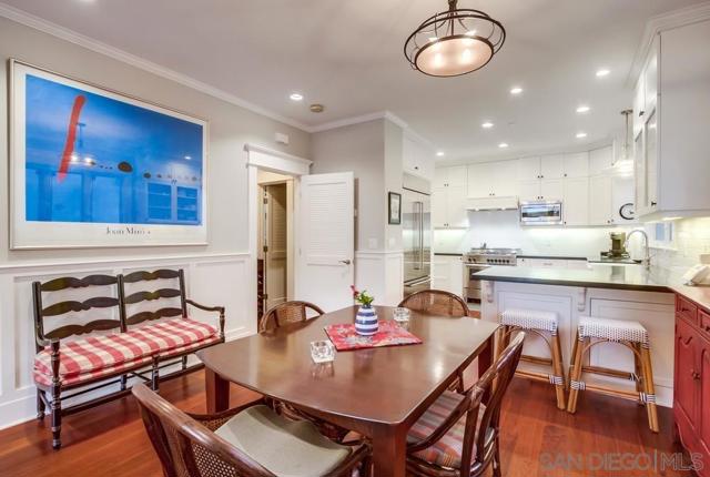 240 B Avenue, Coronado CA: https://media.crmls.org/mediaz/535a88a9-06f9-431c-b215-184df20ff456.jpg