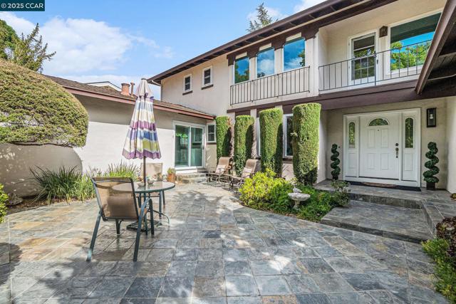 3257 Inverness Dr, Walnut Creek CA: https://media.crmls.org/mediaz/535aa4d9-6f79-41c2-93f5-9ce6f45d37ed.jpg