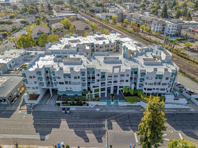 320 Peninsula Ave, San Mateo CA: https://media.crmls.org/mediaz/535b01ae-fe7b-4e60-b8ed-8b09da9d053d.jpg