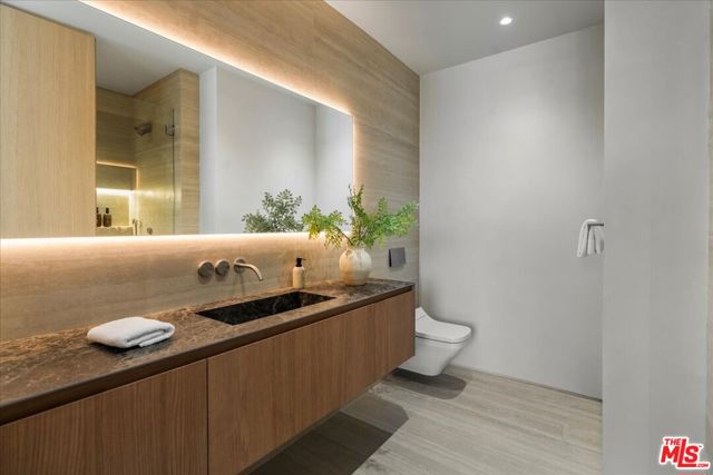 12227 Tweed Lane, Los Angeles CA: https://media.crmls.org/mediaz/535b35d9-21c2-4018-8cf7-3de6ec86fa3c.jpg