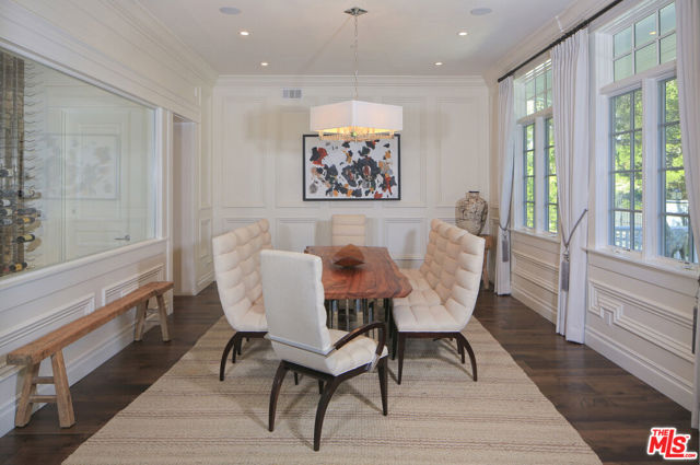 3815 Valley Meadow Road, Encino CA: https://media.crmls.org/mediaz/535b59e2-5d27-45b0-860c-9909da37b750.jpg