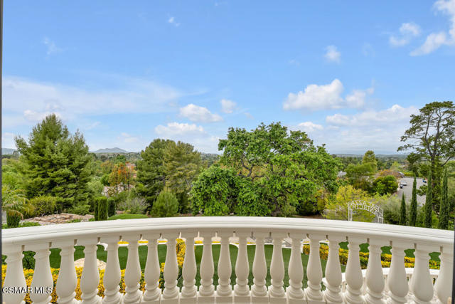 932 Rosario Drive, Thousand Oaks CA: https://media.crmls.org/mediaz/535c0bbc-b8fe-41c1-ba89-0c0dc9b1d96d.jpg