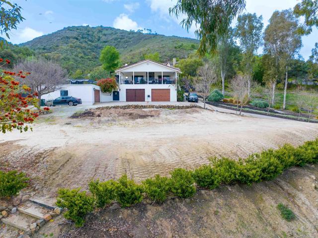 19950 Elfin Forest Ln, Escondido CA: https://media.crmls.org/mediaz/535d33e5-1ccb-4c8d-9733-534243f26b66.jpg