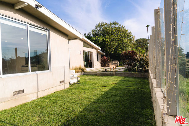 3423 Scadlock Lane, Sherman Oaks CA: https://media.crmls.org/mediaz/535d5f28-b3b9-4c0e-acfc-f0e234b84dbc.jpg