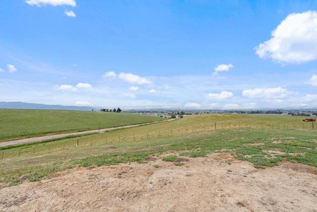 3000 Coppa Court, Hollister CA: https://media.crmls.org/mediaz/535d877b-e1bc-4cbb-ab35-c73c357f1789.jpg