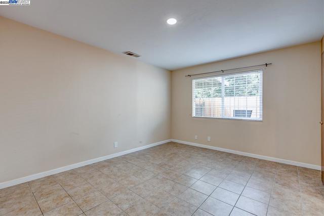 723 Apgar St, Oakland CA: https://media.crmls.org/mediaz/535ddc8c-c713-401b-92e3-0c0913c42558.jpg