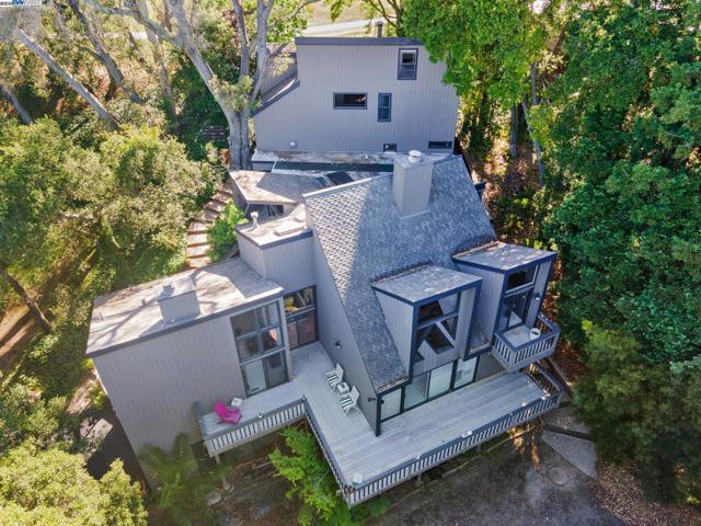 391 Oak Ln, Pleasanton CA: https://media.crmls.org/mediaz/535dfc02-3f82-4c8f-856d-b35ce4633520.jpg