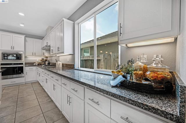 1589 Friendly St, Manteca CA: https://media.crmls.org/mediaz/535e36b7-5f22-4fb8-bc3e-e7ee3ada88b3.jpg