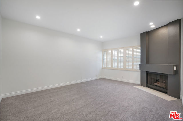 11636 Montana Avenue, Los Angeles CA: https://media.crmls.org/mediaz/535e9e20-cb36-44b2-aa23-cc92063679a9.jpg