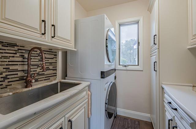 11394 Saddle Road, Monterey CA: https://media.crmls.org/mediaz/535f0048-6282-4844-b2e0-5933408e9038.jpg