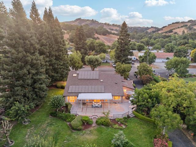 2150 Green Acres Lane, Morgan Hill CA: https://media.crmls.org/mediaz/535f00ca-3ad7-4903-98f6-07e7242b4415.jpg