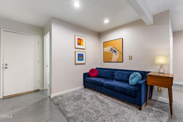 Detail Gallery Image 8 of 47 For 11912 Riverside Dr #20,  Valley Village,  CA 91607 - 2 Beds | 3 Baths