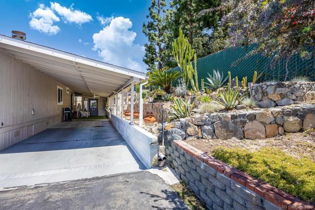 2130 Sunset Dr, Vista CA: https://media.crmls.org/mediaz/535f5a9b-416c-4580-871a-b35320c14c1b.jpg