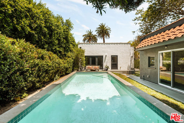 623 N Sierra Bonita Avenue, Los Angeles CA: https://media.crmls.org/mediaz/535fe65f-0cf7-4726-8032-b91ae88ff76e.jpg