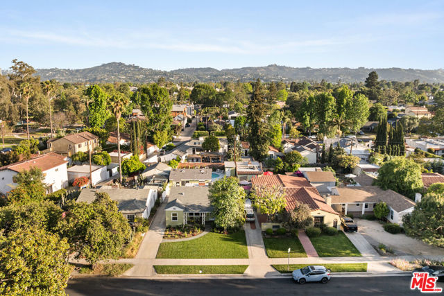 11536 Otsego Street, Valley Village CA: https://media.crmls.org/mediaz/5360266a-1205-478d-a005-4f6d1f6bca28.jpg