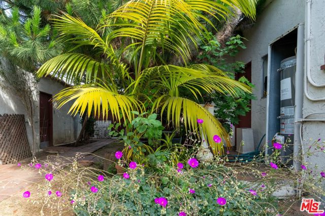1507 14th Street, Santa Monica CA: https://media.crmls.org/mediaz/536033d1-9758-4708-8957-6d6f42ee236a.jpg
