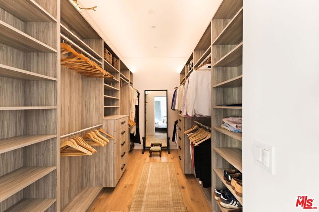 425 N Alfred Street, Los Angeles CA: https://media.crmls.org/mediaz/5360705c-ab84-4ce9-a568-aafb5042b149.jpg