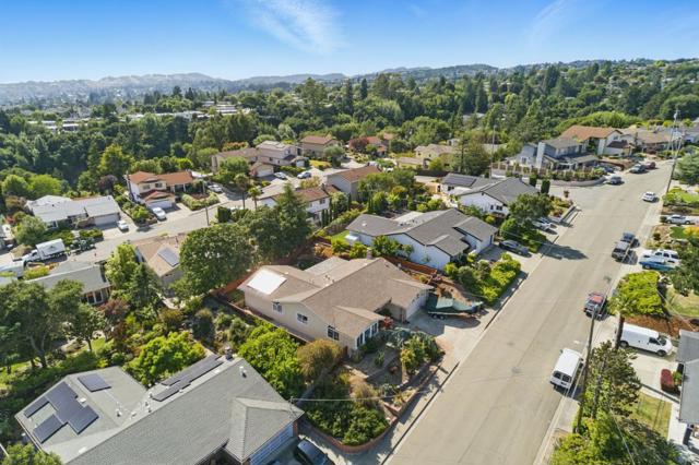 5657 Shadow Ridge Drive, Castro Valley CA: https://media.crmls.org/mediaz/5360b625-15fa-44f4-88e9-f5918b1582d3.jpg