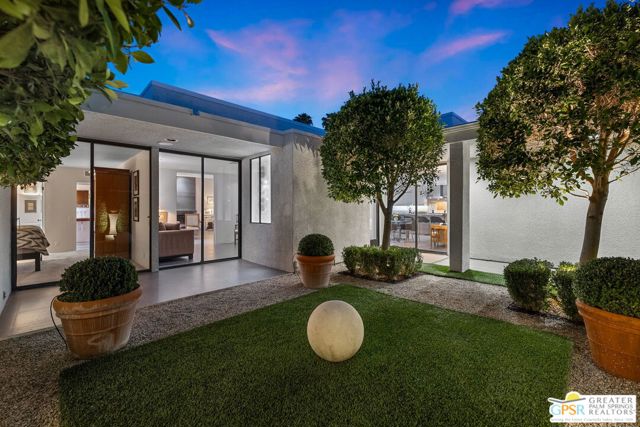 1860 Via Isla, Palm Springs CA: https://media.crmls.org/mediaz/5360bb7d-2c21-4fef-b8d7-7643f9a5ca9d.jpg