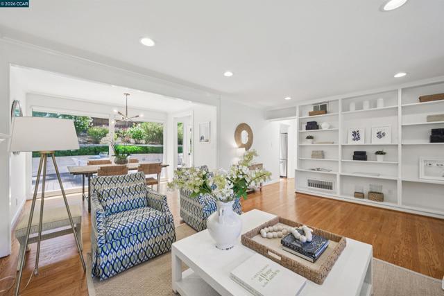 3231 Camino Colorados, Lafayette CA: https://media.crmls.org/mediaz/5360fcdc-add8-4072-acc1-6b2127e6c6e0.jpg