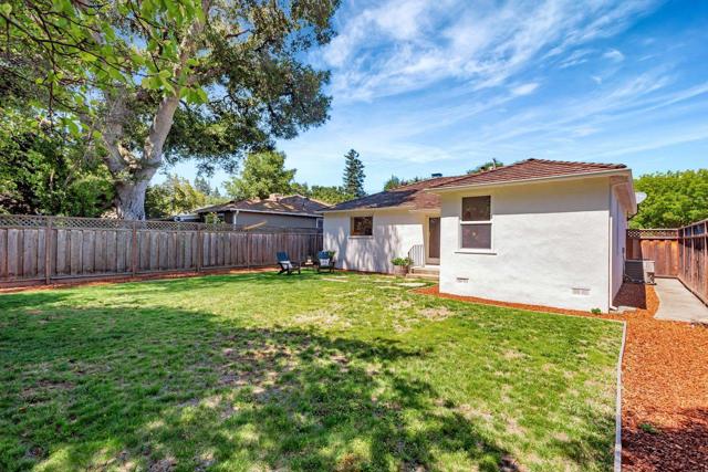 916 Peggy Lane, Menlo Park CA: https://media.crmls.org/mediaz/53611aed-09dc-4cbc-b290-fcc6d8c53e48.jpg