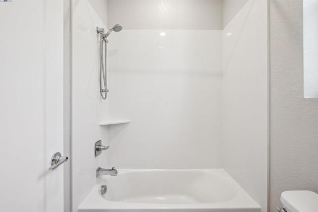 5813 Huntley Ave, Dublin CA: https://media.crmls.org/mediaz/5361372e-9b86-46ba-ac72-30219d2773b2.jpg