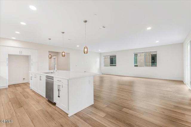 Detail Gallery Image 8 of 45 For 2830 Wagon Wheel Rd #304,  Oxnard,  CA 93036 - 4 Beds | 2/1 Baths