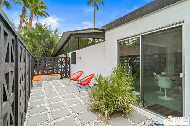 844 N Topaz Circle, Palm Springs, CA 92262