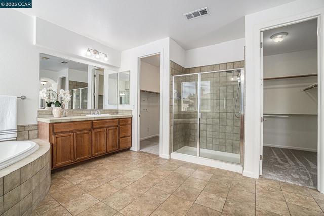 2029 Fitzgerald Way, Brentwood CA: https://media.crmls.org/mediaz/53614ac9-4a43-4022-be38-c659bafcc2e1.jpg