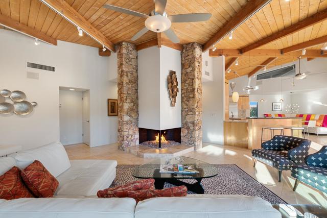 45371 Rancho Palmeras Drive, Indian Wells CA: https://media.crmls.org/mediaz/5361d5b6-0adb-4323-9f9e-0e72219063fe.jpg