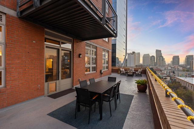 877 Island Avenue, San Diego CA: https://media.crmls.org/mediaz/5361f668-3e1e-40a4-9157-f25118e4ca63.jpg