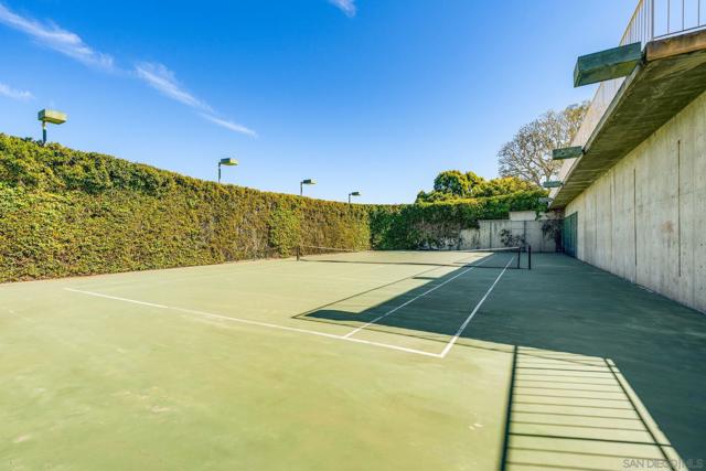 3013 Woodford Dr, La Jolla CA: https://media.crmls.org/mediaz/53626d32-5e40-48bd-9858-13ce29ce949f.jpg