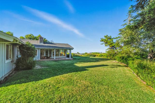 25850 Vinedo Lane, Los Altos Hills CA: https://media.crmls.org/mediaz/536372e1-cfe5-4c1b-8a39-61f616e4b347.jpg