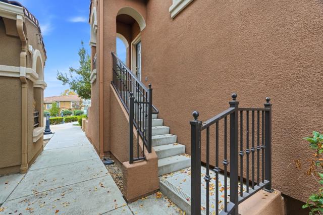 568 Altino Boulevard, San Jose CA: https://media.crmls.org/mediaz/5363b8a2-0194-4beb-b60b-41c4f7cb5c48.jpg