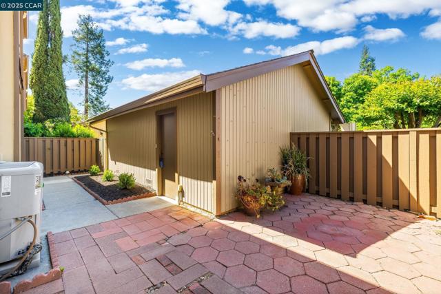 1618 Candelero Dr, Walnut Creek CA: https://media.crmls.org/mediaz/5363cf3d-8029-4ae9-8b27-786debe14a74.jpg
