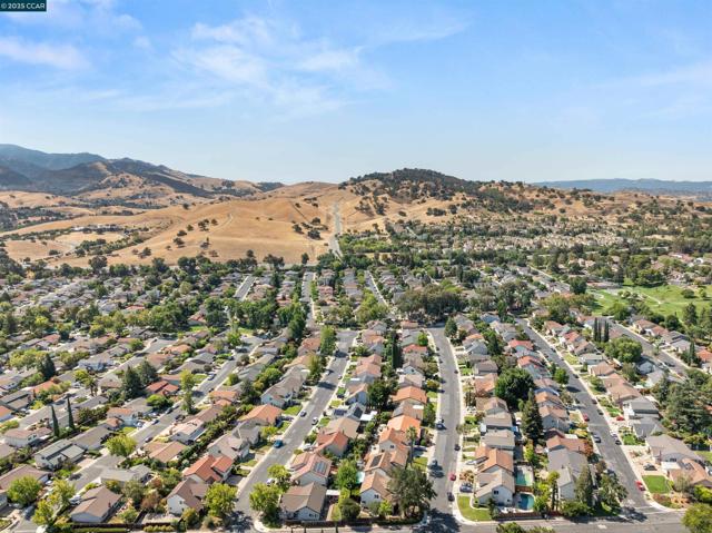 4403 Winterberry Ct, Concord CA: https://media.crmls.org/mediaz/53640fb4-e152-4a2a-adc8-12e8572521cb.jpg