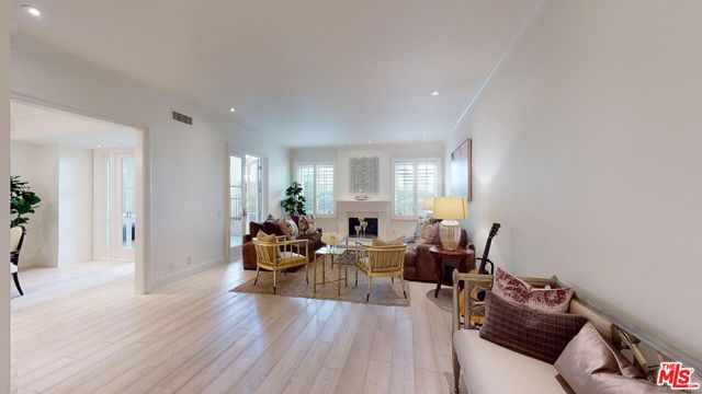 10120 Empyrean Way, Los Angeles CA: https://media.crmls.org/mediaz/53641346-b874-4fe8-a921-a79df5fdaccc.jpg