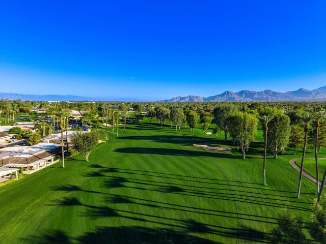 15 Duke Drive, Rancho Mirage CA: https://media.crmls.org/mediaz/536425bd-f616-4592-aa8e-0d2bdb1e8248.jpg