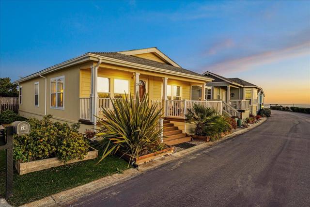 2395 Delaware Avenue, Santa Cruz CA: https://media.crmls.org/mediaz/536430cd-e654-4b20-9c13-3da0f2897ff3.jpg