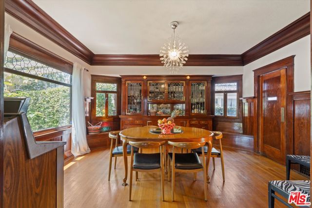 1654 5th Avenue, Los Angeles CA: https://media.crmls.org/mediaz/5364f410-2764-4637-ac65-909c77e364c9.jpg