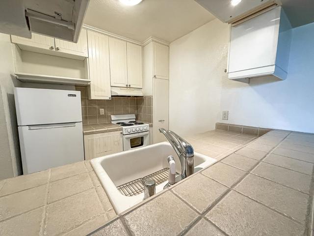 29629 Mountain Oak Court, Hayward CA: https://media.crmls.org/mediaz/53651cde-dcb6-4360-991a-349fee9208a9.jpg