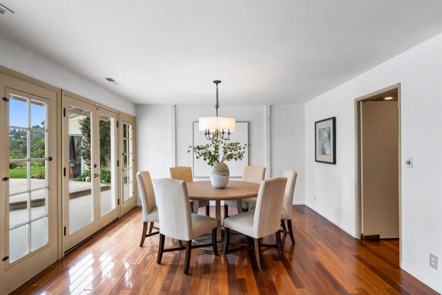 5324 Felice Place, Woodland Hills CA: https://media.crmls.org/mediaz/536563c9-acdc-476c-9371-9e212f45d72e.jpg