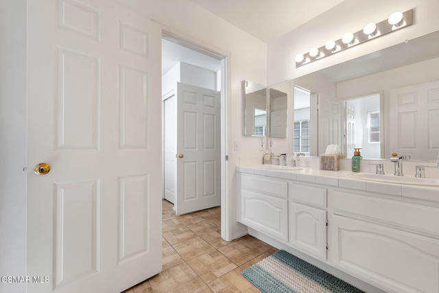 5050 Golden Nugget Way, Oak Park CA: https://media.crmls.org/mediaz/5365b494-10ca-478f-85f2-f3418f8c1d62.jpg