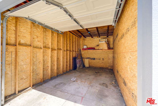 2656 Kenwood Avenue, Los Angeles CA: https://media.crmls.org/mediaz/5365de57-6c70-4ec1-a160-b019bc063f62.jpg
