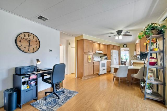 Detail Gallery Image 15 of 30 For 1010 E Bobier Dr #170,  Vista,  CA 92084 - 2 Beds | 2 Baths