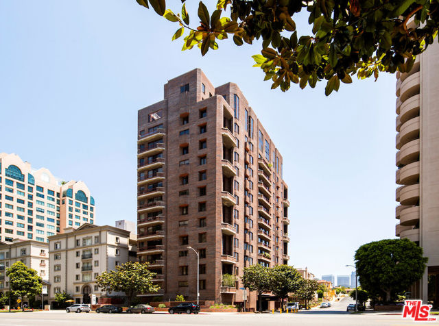 10550 Wilshire Boulevard, Los Angeles CA: https://media.crmls.org/mediaz/536640e8-763f-46d6-b164-30ed26500878.jpg